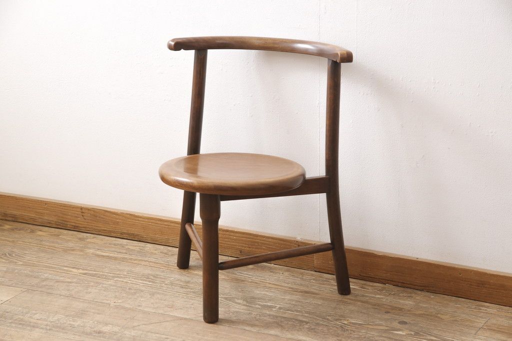 チェアを綺麗に再生!高品質リペアを施し、背もたれの破損部分を修理。ワックス仕上げ。