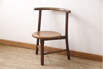 チェアを綺麗に再生!高品質リペアを施し、背もたれの破損部分を修理。ワックス仕上げ。