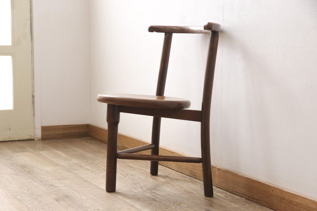 チェアを綺麗に再生!高品質リペアを施し、背もたれの破損部分を修理。ワックス仕上げ。