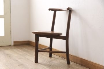 チェアを綺麗に再生!高品質リペアを施し、背もたれの破損部分を修理。ワックス仕上げ。