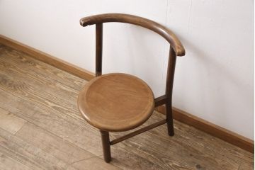 チェアを綺麗に再生!高品質リペアを施し、背もたれの破損部分を修理。ワックス仕上げ。