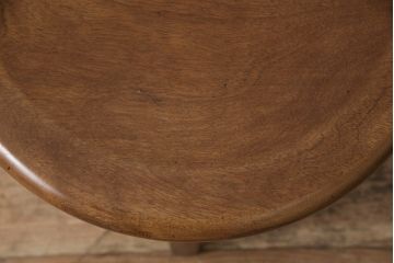 チェアを綺麗に再生!高品質リペアを施し、背もたれの破損部分を修理。ワックス仕上げ。