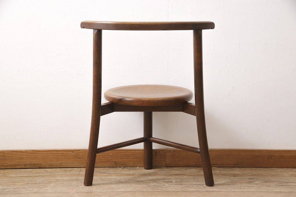 チェアを綺麗に再生!高品質リペアを施し、背もたれの破損部分を修理。ワックス仕上げ。