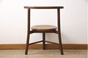 チェアを綺麗に再生!高品質リペアを施し、背もたれの破損部分を修理。ワックス仕上げ。