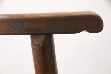 チェアを綺麗に再生!高品質リペアを施し、背もたれの破損部分を修理。ワックス仕上げ。