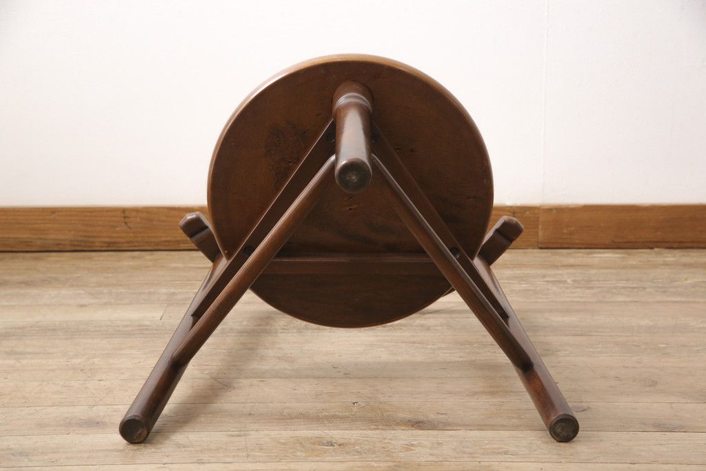 チェアを綺麗に再生!高品質リペアを施し、背もたれの破損部分を修理。ワックス仕上げ。