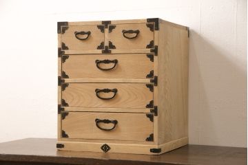 小引き出しをストリップド加工してリメイク!高品質リペアを施し、既存の塗装を剥離して仕上げ。