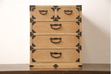 小引き出しをストリップド加工してリメイク!高品質リペアを施し、既存の塗装を剥離して仕上げ。