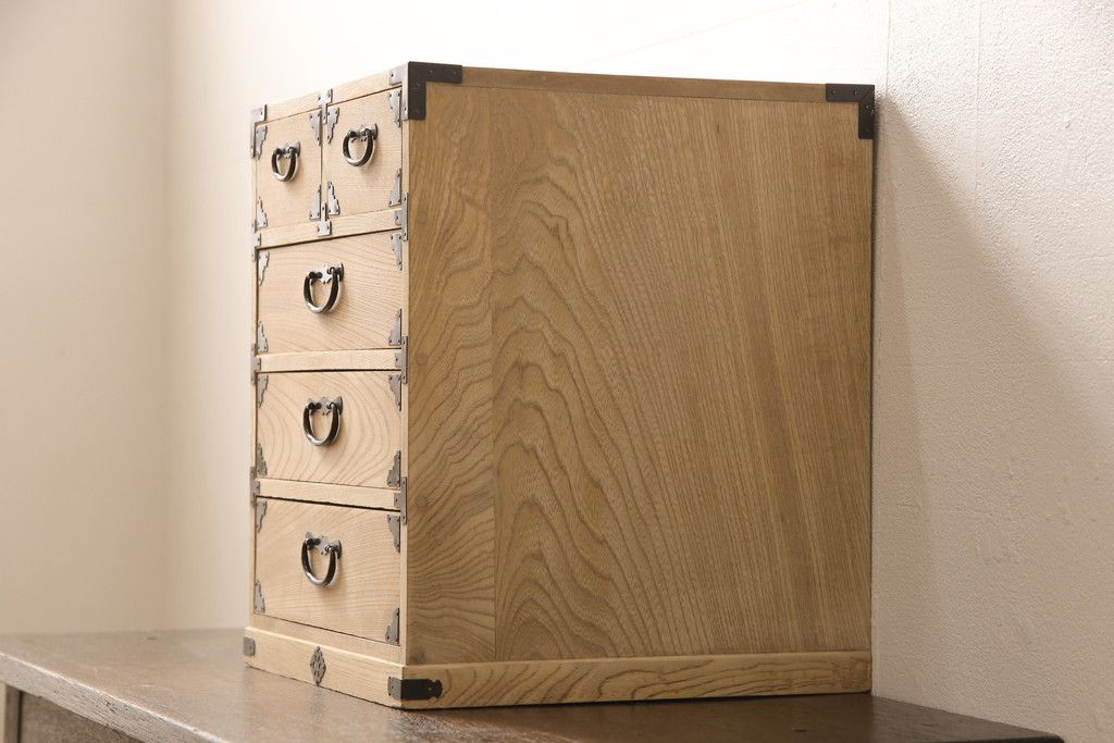 小引き出しをストリップド加工してリメイク!高品質リペアを施し、既存の塗装を剥離して仕上げ。