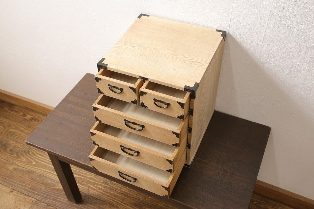 小引き出しをストリップド加工してリメイク!高品質リペアを施し、既存の塗装を剥離して仕上げ。