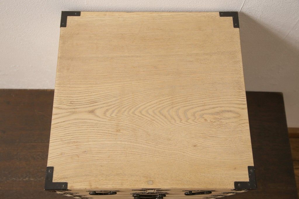 小引き出しをストリップド加工してリメイク!高品質リペアを施し、既存の塗装を剥離して仕上げ。