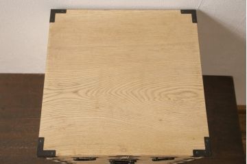 小引き出しをストリップド加工してリメイク!高品質リペアを施し、既存の塗装を剥離して仕上げ。