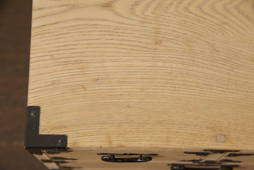 小引き出しをストリップド加工してリメイク!高品質リペアを施し、既存の塗装を剥離して仕上げ。