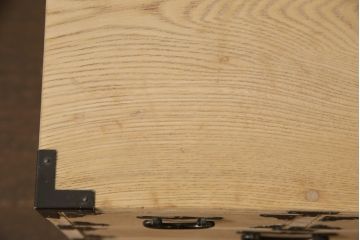 小引き出しをストリップド加工してリメイク!高品質リペアを施し、既存の塗装を剥離して仕上げ。