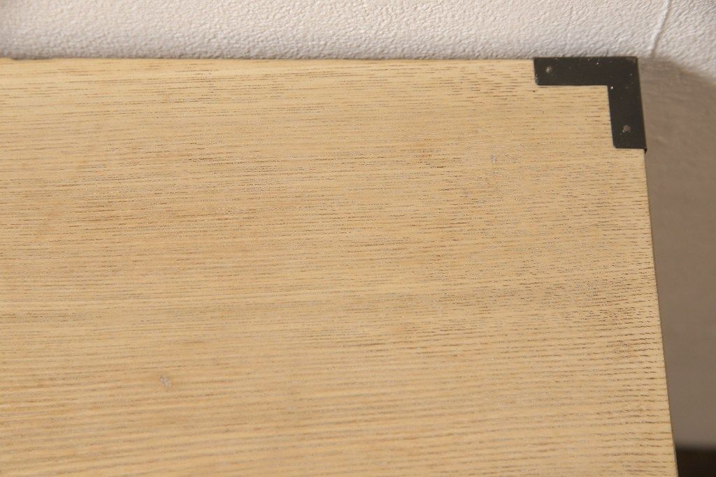 小引き出しをストリップド加工してリメイク!高品質リペアを施し、既存の塗装を剥離して仕上げ。