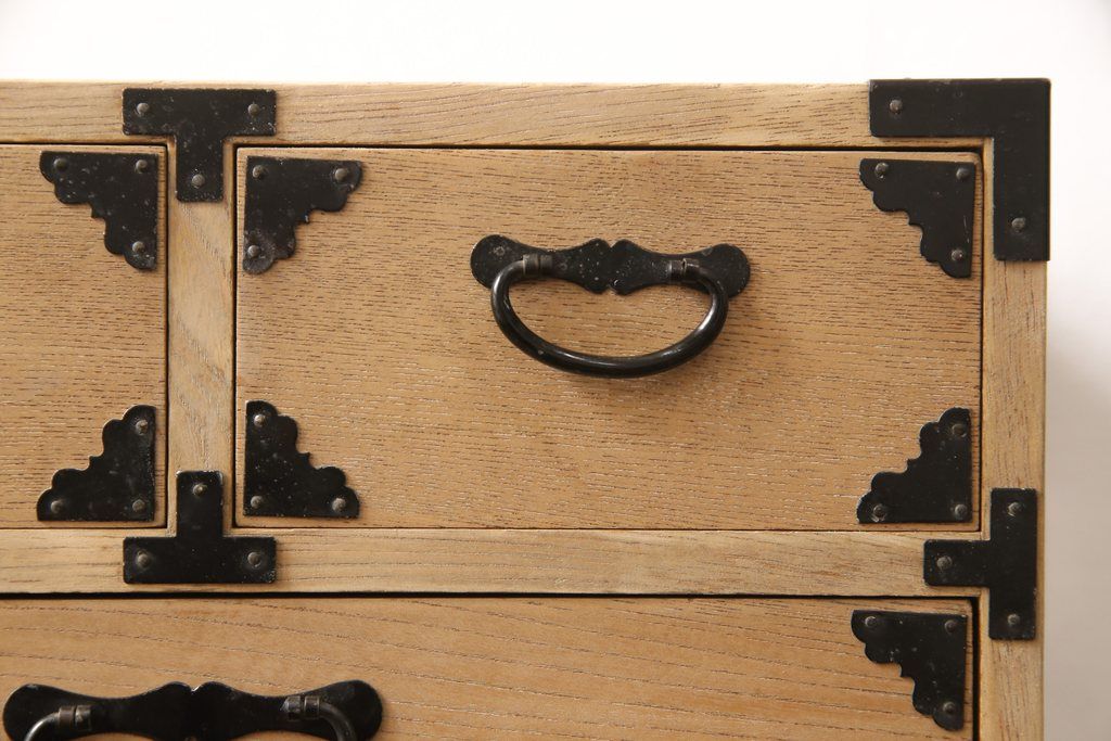 小引き出しをストリップド加工してリメイク!高品質リペアを施し、既存の塗装を剥離して仕上げ。