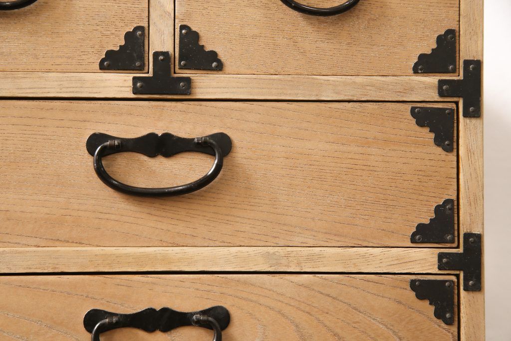 小引き出しをストリップド加工してリメイク!高品質リペアを施し、既存の塗装を剥離して仕上げ。