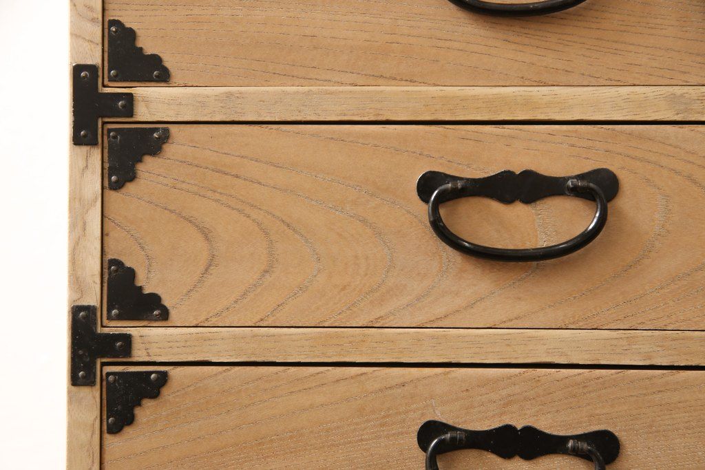 小引き出しをストリップド加工してリメイク!高品質リペアを施し、既存の塗装を剥離して仕上げ。