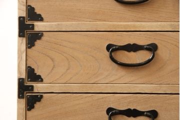 小引き出しをストリップド加工してリメイク!高品質リペアを施し、既存の塗装を剥離して仕上げ。