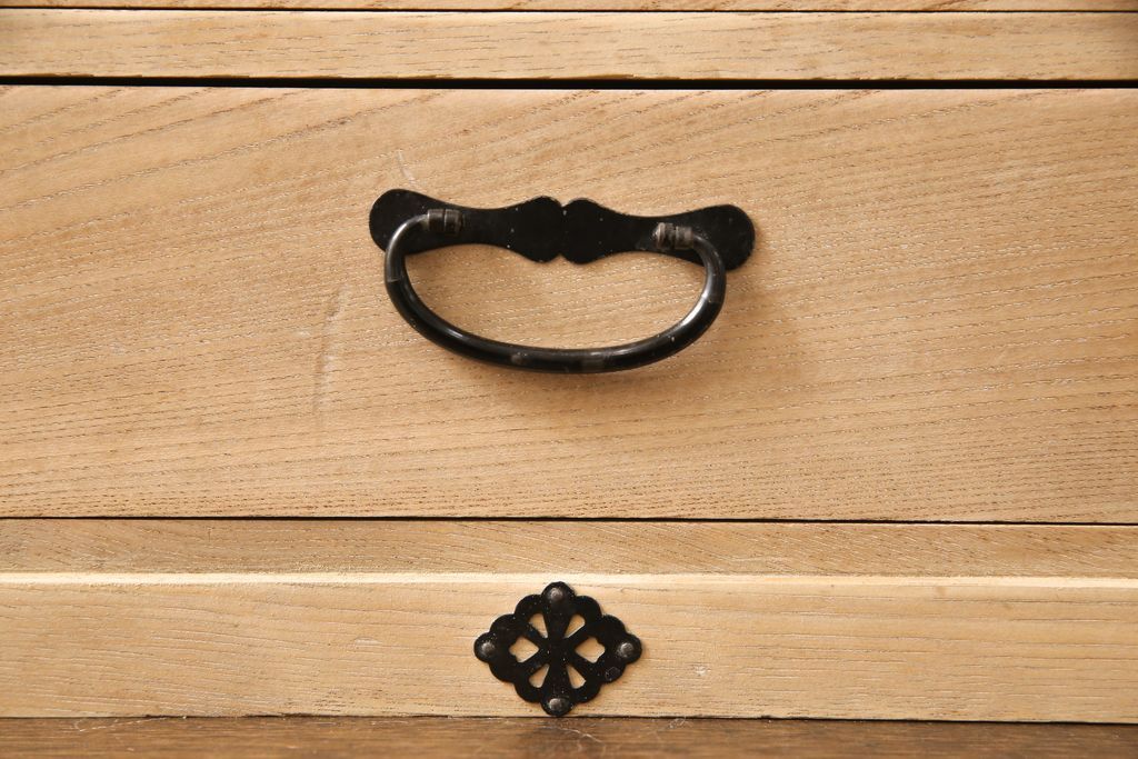 小引き出しをストリップド加工してリメイク!高品質リペアを施し、既存の塗装を剥離して仕上げ。