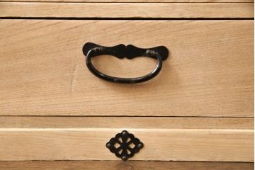 小引き出しをストリップド加工してリメイク!高品質リペアを施し、既存の塗装を剥離して仕上げ。