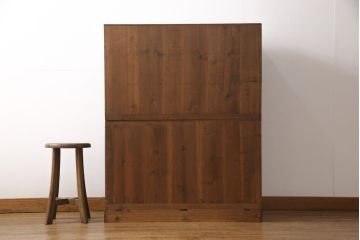 3段重ね桐箪笥をテレビボードとチェストにリメイク!上段は天板を補強しテレビボードに。中段・下段は重ねチェストに。いずれもオーク系で着色仕上げ。