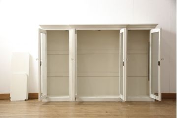 カップボードを戸棚にリメイク!上段部分を利用。天板を補強して取っ手を交換。アンティークホワイトでペイント仕上げ。