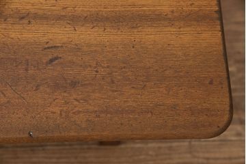 ちゃぶ台を綺麗に再生!高品質リペアを施し、現状の色に合わせて着色・ワックス仕上げ。