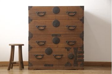 桐箪笥を綺麗に再生!高品質リペアを施し、蜜蝋ワックス仕上げ。