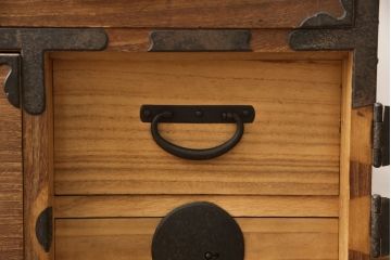 桐箪笥を綺麗に再生!高品質リペアを施し、蜜蝋ワックス仕上げ。