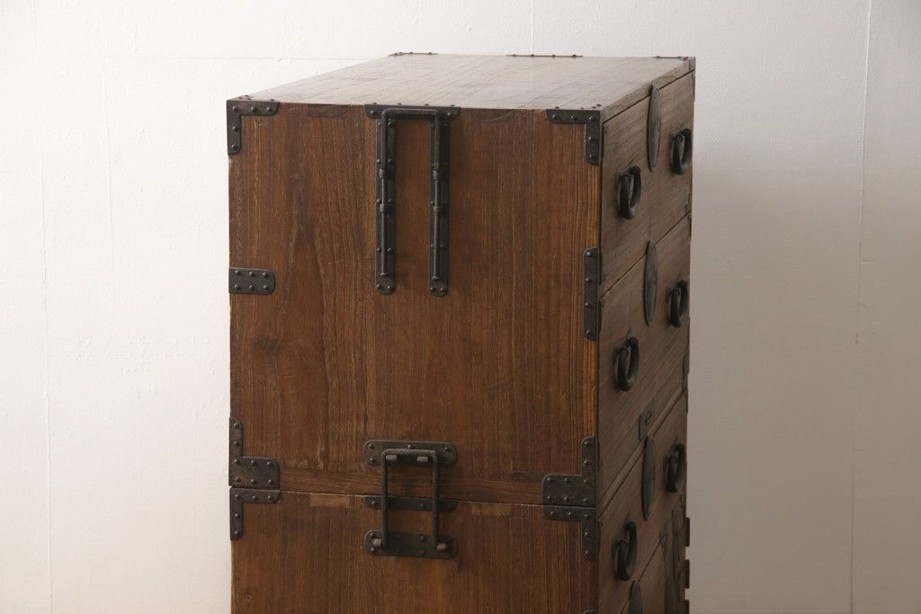 桐箪笥を綺麗に再生!高品質リペアを施し、蜜蝋ワックス仕上げ。