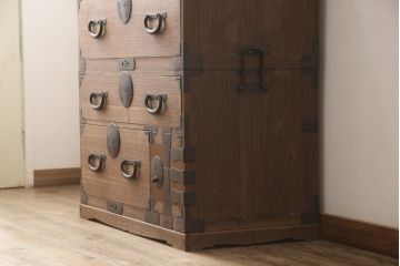 桐箪笥を綺麗に再生!高品質リペアを施し、蜜蝋ワックス仕上げ。