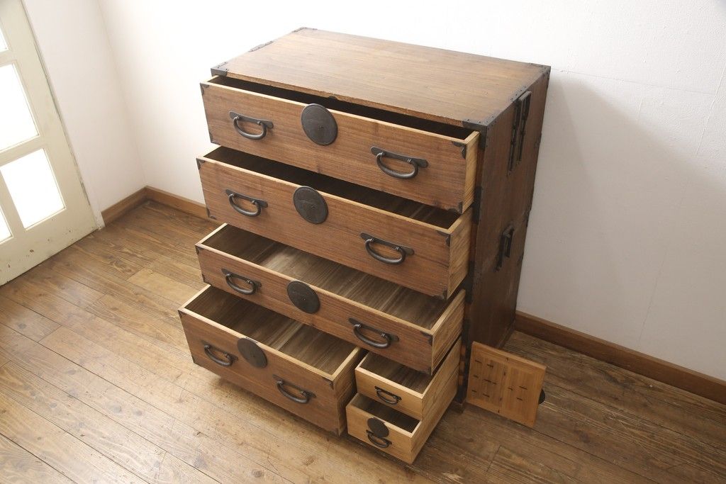 桐箪笥を綺麗に再生!高品質リペアを施し、蜜蝋ワックス仕上げ。