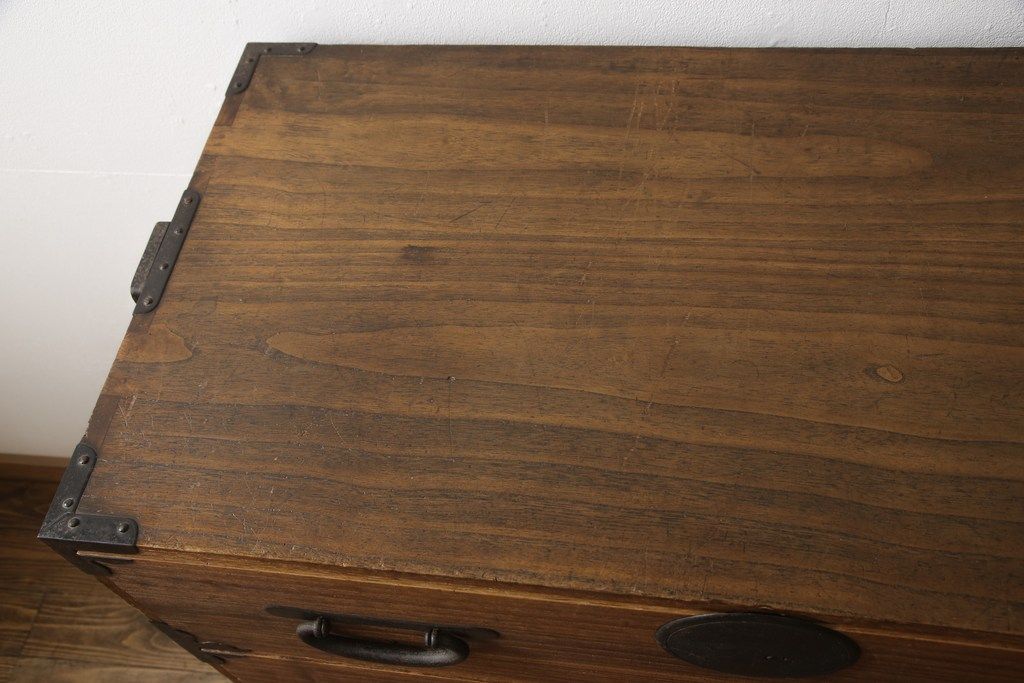 桐箪笥を綺麗に再生!高品質リペアを施し、蜜蝋ワックス仕上げ。