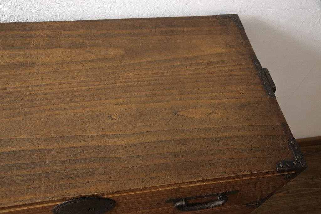 桐箪笥を綺麗に再生!高品質リペアを施し、蜜蝋ワックス仕上げ。