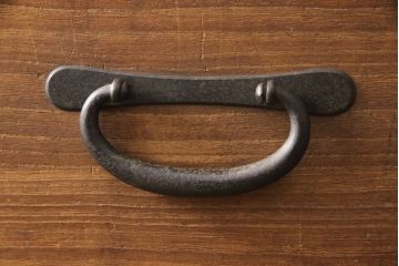 桐箪笥を綺麗に再生!高品質リペアを施し、蜜蝋ワックス仕上げ。