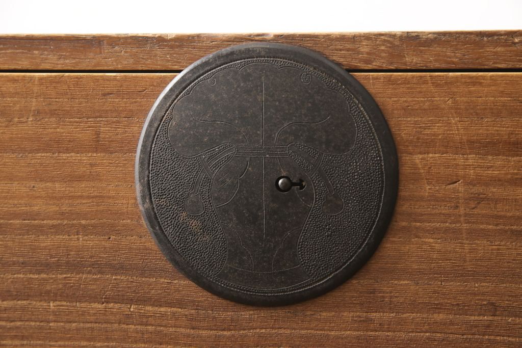 桐箪笥を綺麗に再生!高品質リペアを施し、蜜蝋ワックス仕上げ。