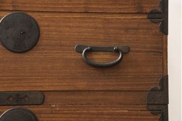 桐箪笥を綺麗に再生!高品質リペアを施し、蜜蝋ワックス仕上げ。