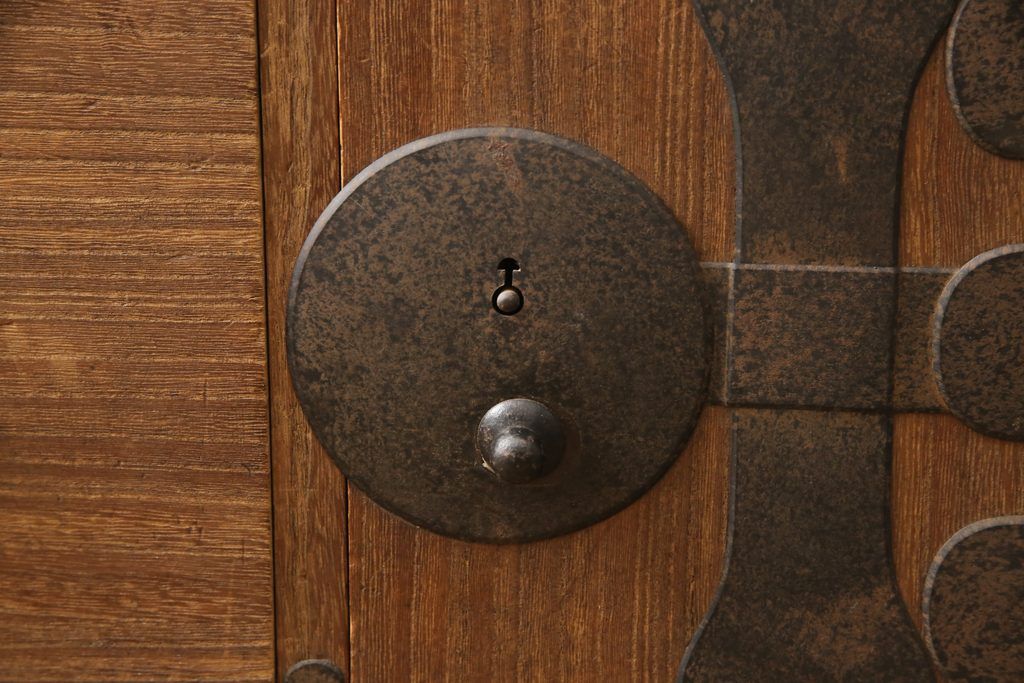 桐箪笥を綺麗に再生!高品質リペアを施し、蜜蝋ワックス仕上げ。