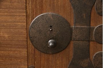 桐箪笥を綺麗に再生!高品質リペアを施し、蜜蝋ワックス仕上げ。