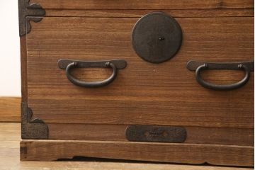 桐箪笥を綺麗に再生!高品質リペアを施し、蜜蝋ワックス仕上げ。