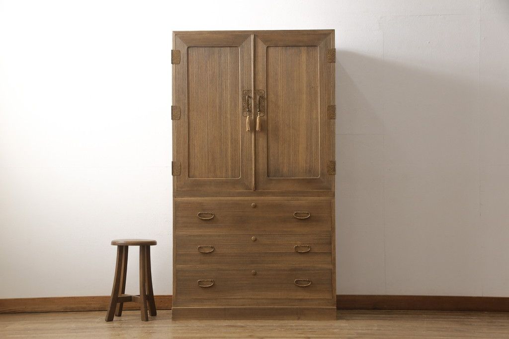 桐箪笥を綺麗に再生!洗浄し、ふさは新しいものに交換。木地色仕上げ。