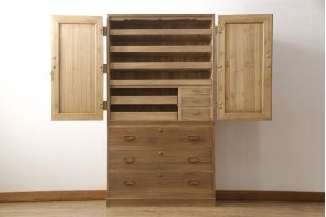 桐箪笥を綺麗に再生!洗浄し、ふさは新しいものに交換。木地色仕上げ。