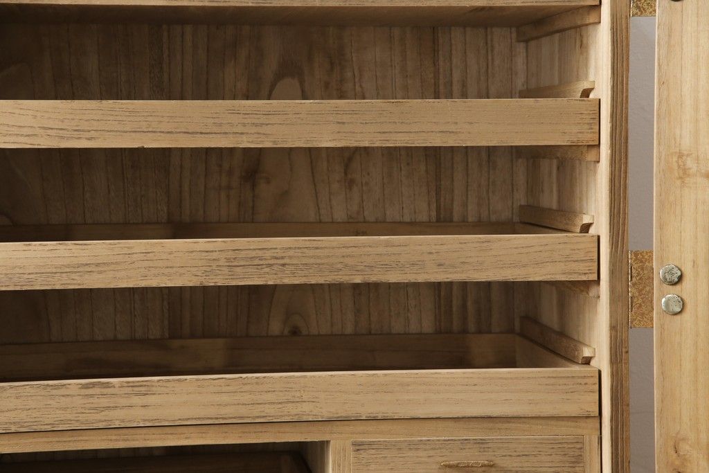 桐箪笥を綺麗に再生!洗浄し、ふさは新しいものに交換。木地色仕上げ。