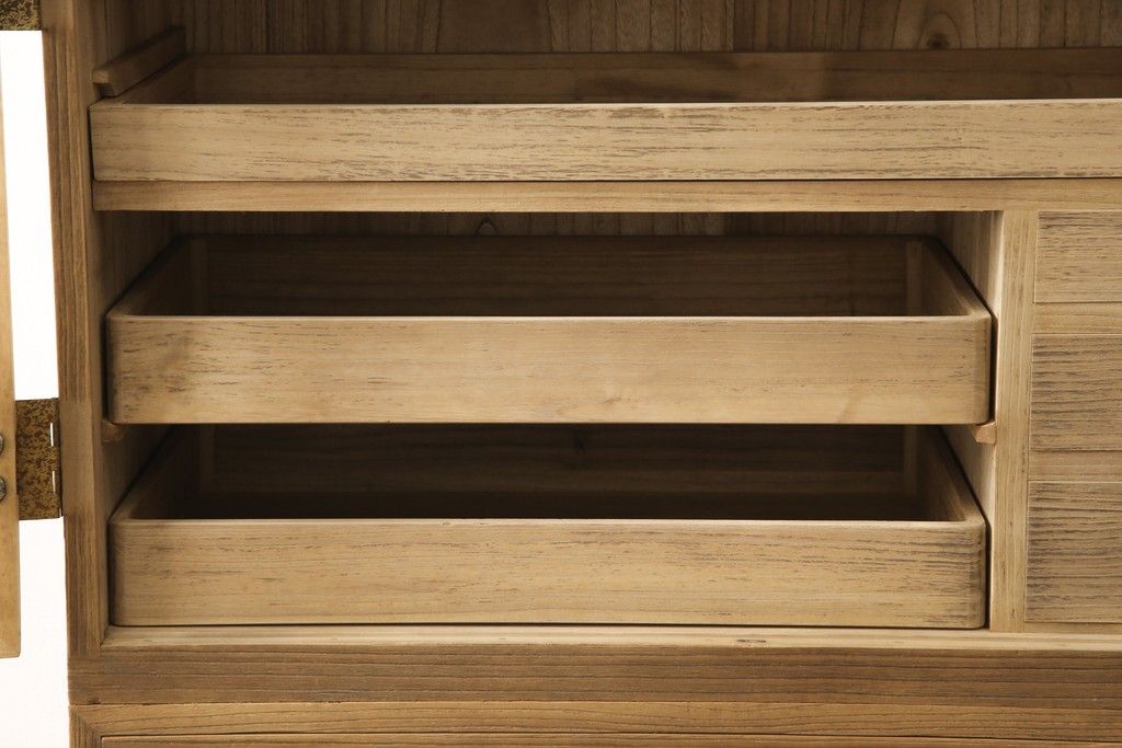 桐箪笥を綺麗に再生!洗浄し、ふさは新しいものに交換。木地色仕上げ。