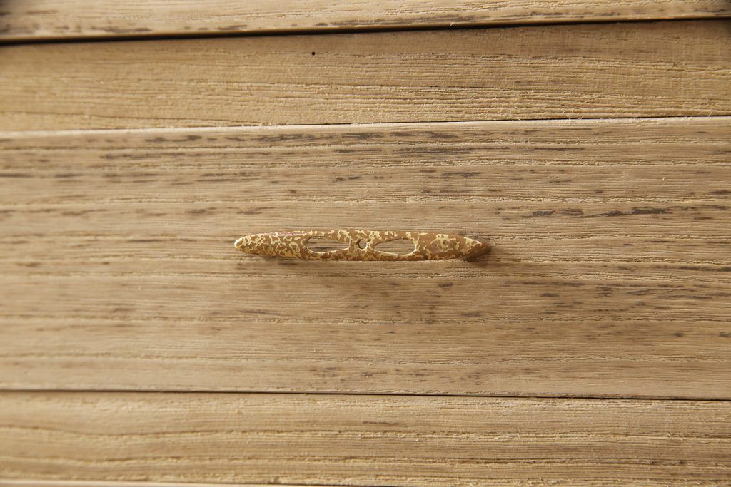 桐箪笥を綺麗に再生!洗浄し、ふさは新しいものに交換。木地色仕上げ。