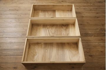 桐箪笥を綺麗に再生!洗浄し、ふさは新しいものに交換。木地色仕上げ。