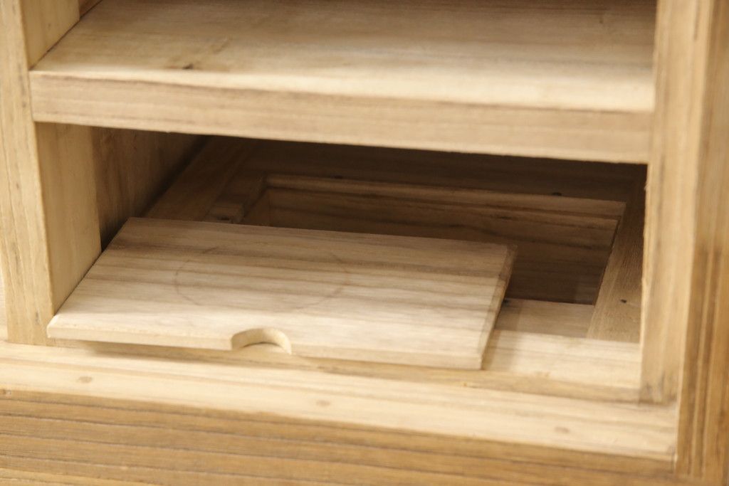 桐箪笥を綺麗に再生!洗浄し、ふさは新しいものに交換。木地色仕上げ。