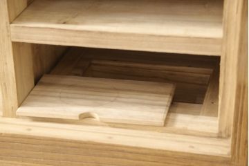 桐箪笥を綺麗に再生!洗浄し、ふさは新しいものに交換。木地色仕上げ。