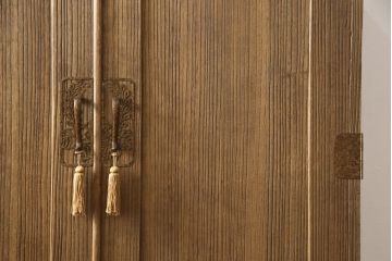 桐箪笥を綺麗に再生!洗浄し、ふさは新しいものに交換。木地色仕上げ。